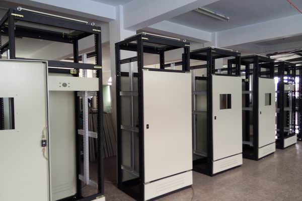 南宫控制柜-3683厂家控制柜检修需要注意的